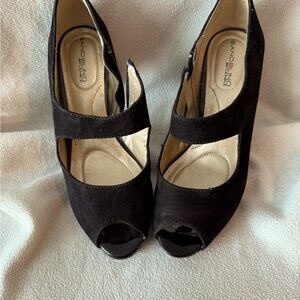 These are new Bandolino peep toe heels. Worn in the houses